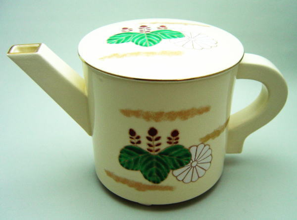 【茶器/茶道具 水次(水注)】 片口水次 菊桐 橋本城岳作(鳴滝窯)