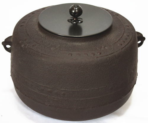 【茶器/茶道具 風炉釜(風炉用釜)/置炉釜(置炉用釜)】 平釜 万代屋 畠春斎作 釜鐶付き