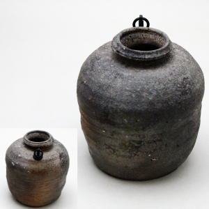 【花器/茶道具 花入 掛置兼用】 信楽焼き 蹲る(うずくまる) 保庭楽入作