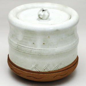 【茶器/茶道具 水指(水差し)】 斑唐津焼き 中嶋義紀作(城窯) (つまみ:クチナシの形)