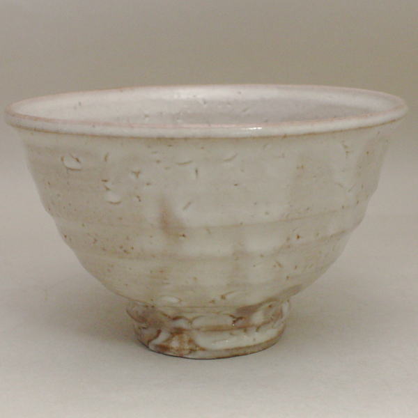 【茶器/茶道具 抹茶茶碗】 萩焼き 白釉 井戸型 大賀和幸作 椿秀窯