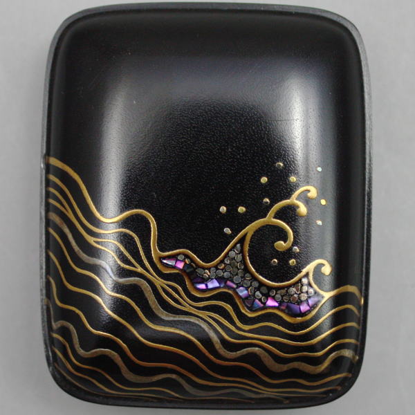 【茶器/茶道具 香合】 波蒔絵 蓋裏に波 黒檀 三宅博作