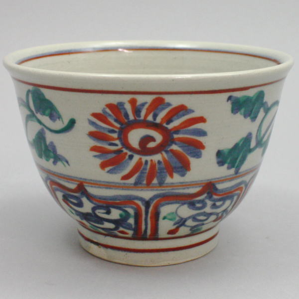 【茶器/茶道具 抹茶茶碗】 紅安南写し 菊 黒石窯