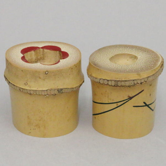 [Tea utensils/Tea ceremony lid rest] Pair of bamboo lid rests, pine, bamboo and plum (for hearth and brazier) by Iwaki Shusai