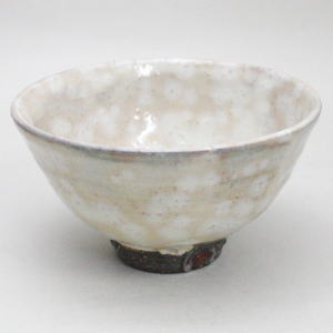 【茶器/茶道具　抹茶茶碗】　萩焼き　井戸型　8代　岡田裕作（晴雲山窯）