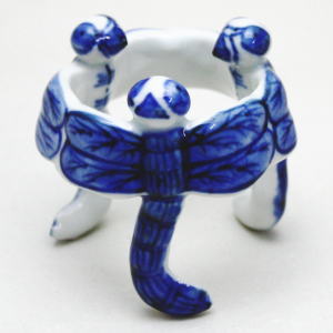 [Tea utensils/Tea ceremony utensils lid rest] Blue and white dragonfly by Shoami Takano, Warakuan