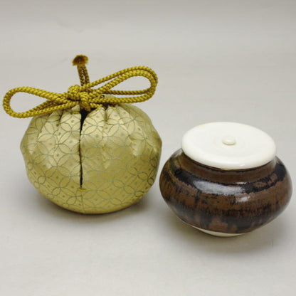 象牙取引確認書へのご署名が必要な商品【茶器/茶道具　茶入（お濃茶器）/長緒茶入】　瀬戸焼き　大海茶入　長谷川青峯作　仕服：七宝文緞子