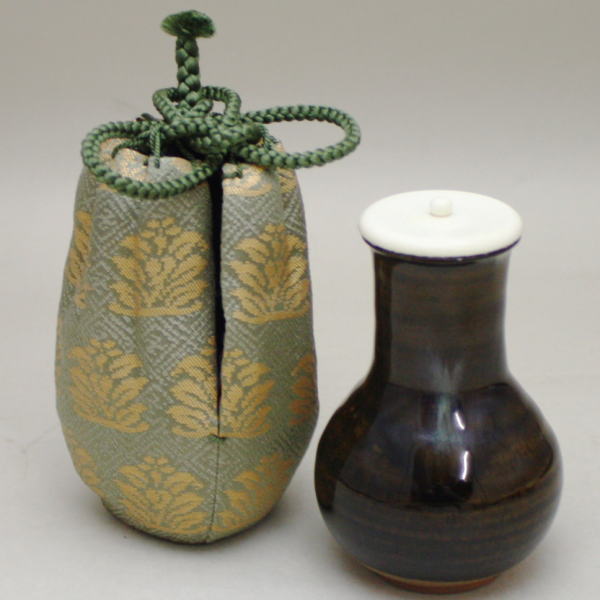 象牙取引確認書へのご署名が必要な商品【茶器/茶道具　茶入（お濃茶器）】　高取焼き　鶴首　高取喜恵作　仕服：藤言金蘭