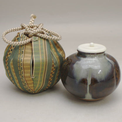 象牙取引確認書へのご署名が必要な商品【茶器/茶道具　茶入（お濃茶器）】　高取焼き　阿古陀茶入（阿古だ茶入・あこだ茶入）　高取喜恵作　仕服：畠山間道