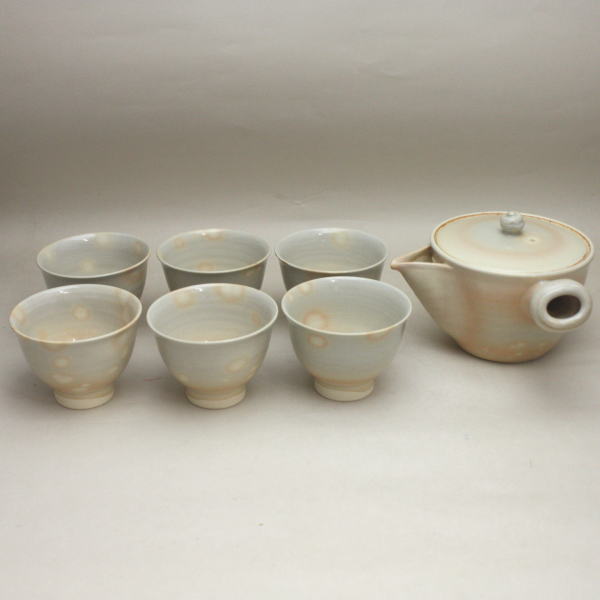 【煎茶道具　煎茶器】　番茶器セット　萩焼き　萩焼深川本窯　田原陶兵衛作　（湯のみ6客・宝瓶（急須）・湯冷し）