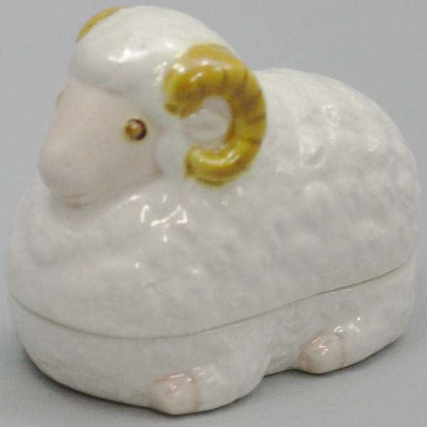 [Tea utensils/tea utensils incense box Zodiac sign "Mi"] Hakuho cross toes Mi (Sheep) by Ichiyo Yamamoto