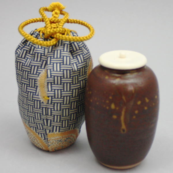 象牙取引確認書へのご署名が必要な商品【茶器/茶道具　茶入（お濃茶器）】　高取焼き　女郎花写し　高取喜恵作　仕服：糸屋通風